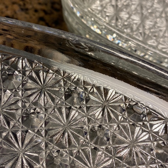 Vtg mid century set of 4 Indiana glass triangle daisy & button luncheon plates - Picture 4 of 9